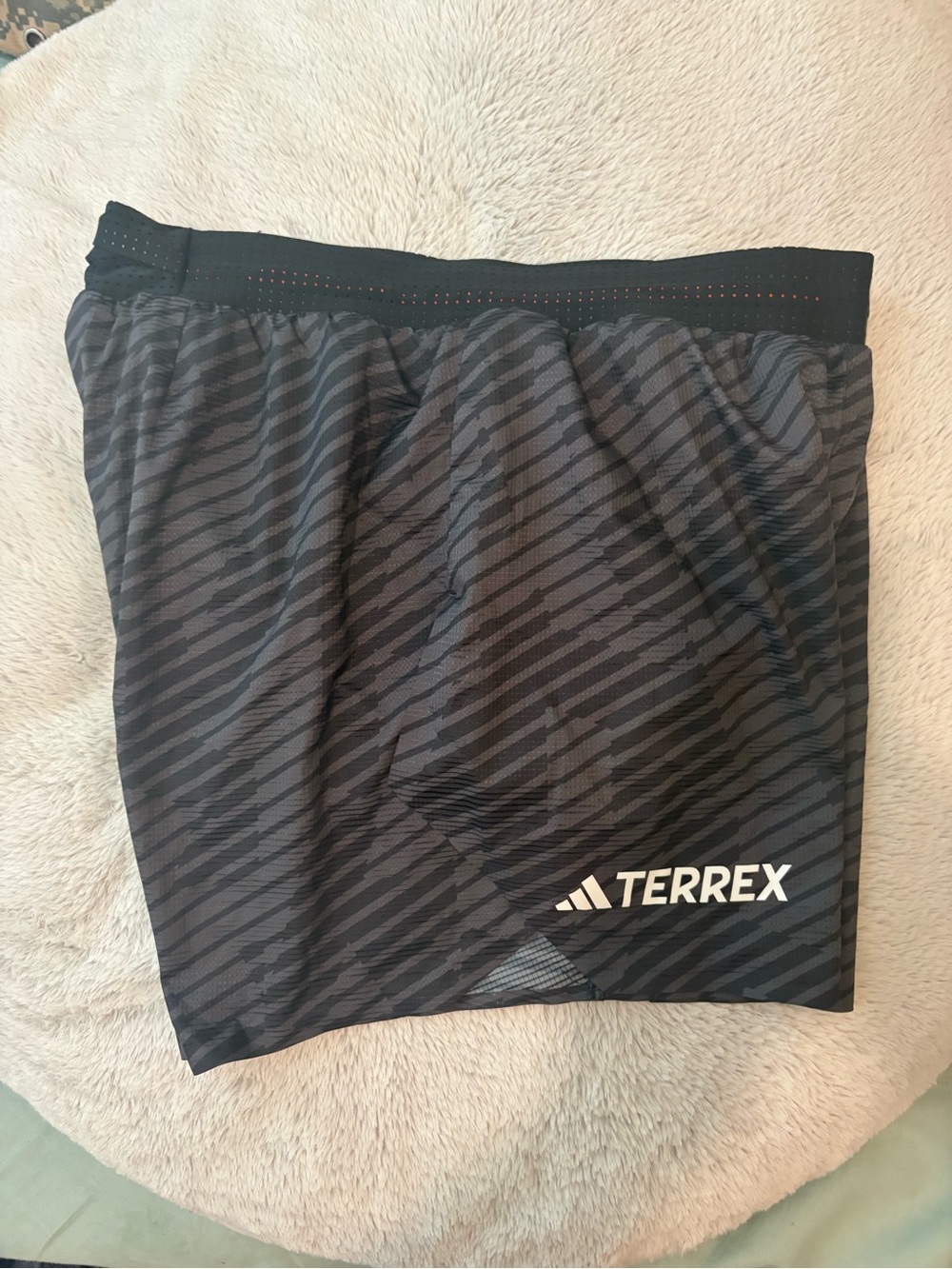 Adidas terrex techrock Black/Gray 5” Running Shorts, size medium, good condition - Picture 5 of 6